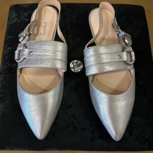 Nine West flat pointy sandals in new condition.  Very nice straps with buckles.